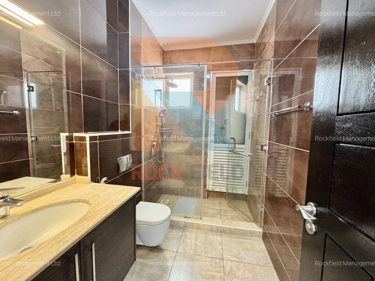 3 Bed Apartment with En Suite in Riverside - 17