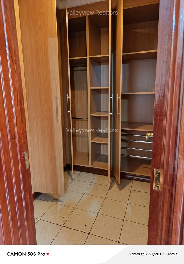 4 Bed Townhouse with En Suite at Lavington - 11