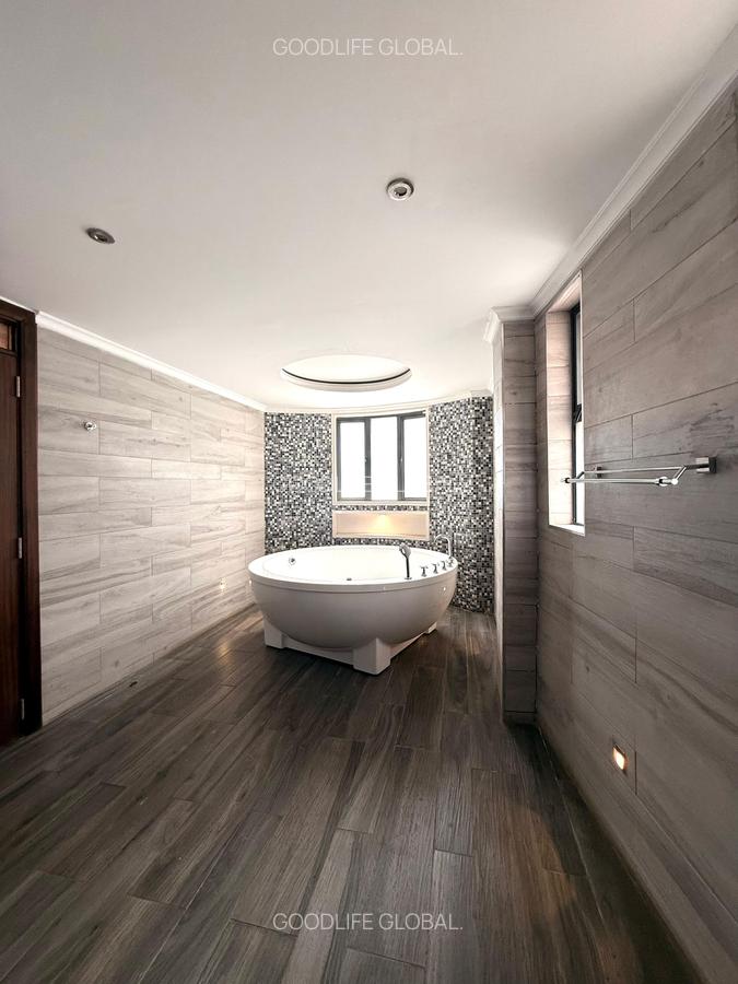 5 Bed Villa with En Suite at Lavington - 14