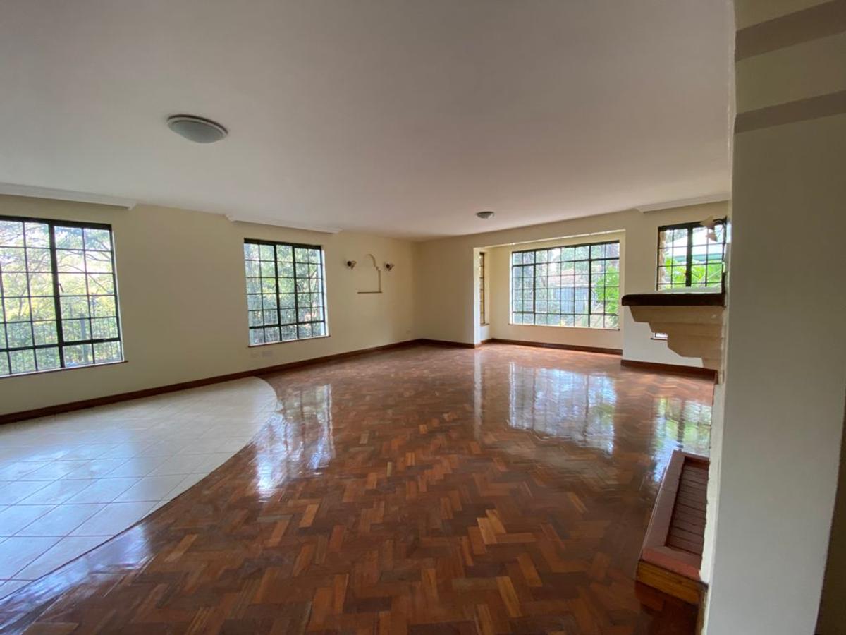 5 Bed Townhouse with En Suite in Lavington - 3