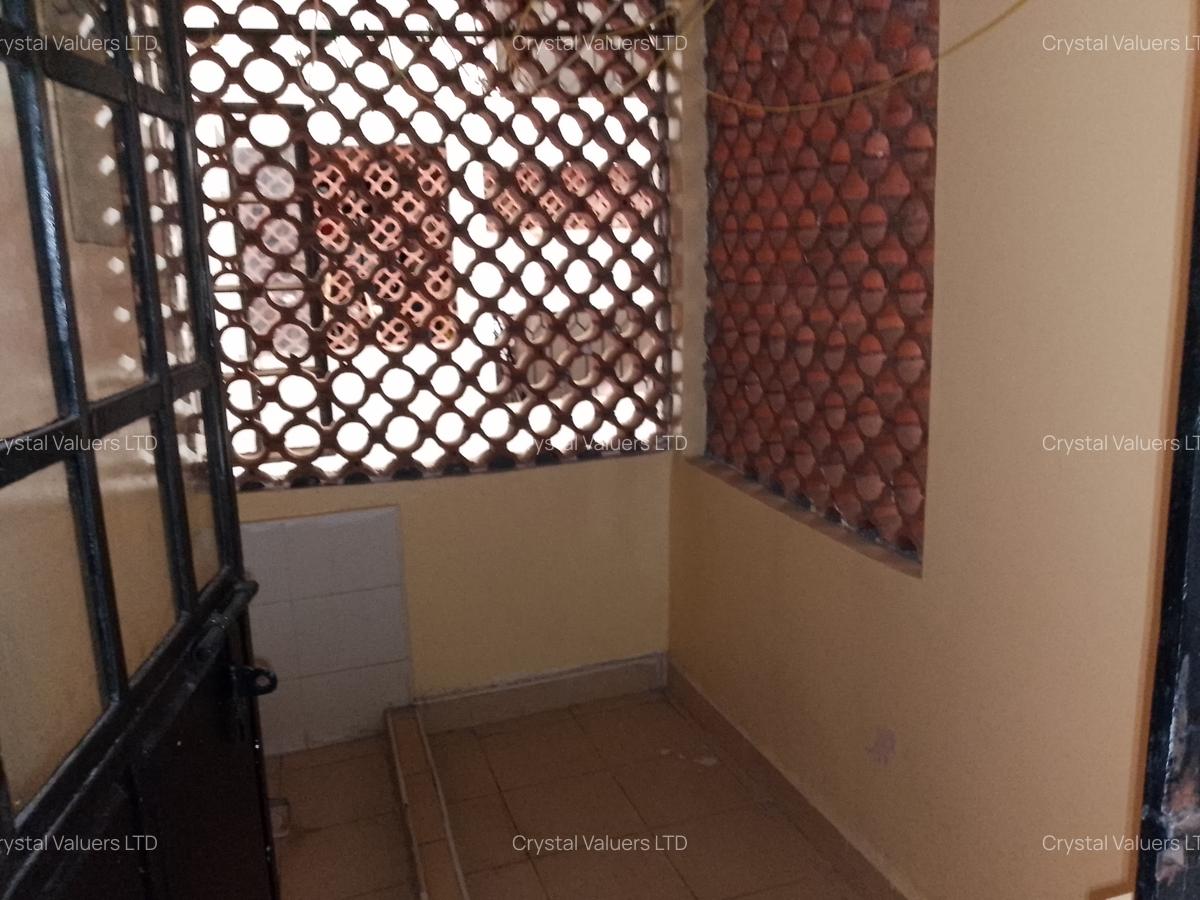 2 Bed Apartment with Lift in Highrise - 3