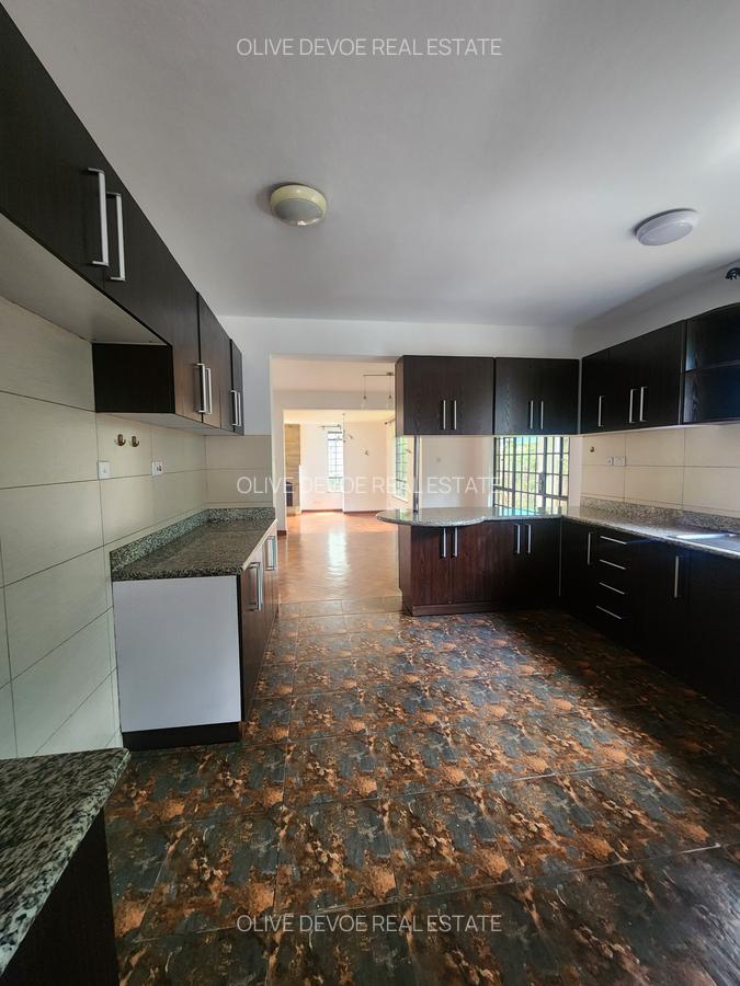 4 Bed Townhouse with En Suite in Lavington - 17