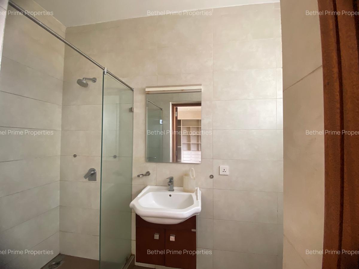 4 Bed Apartment with En Suite in Parklands - 13