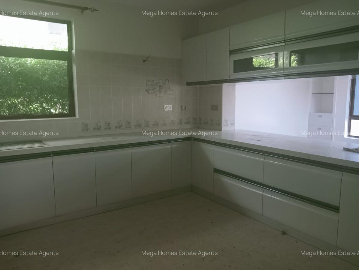 4 Bed Townhouse with En Suite in Runda - 10