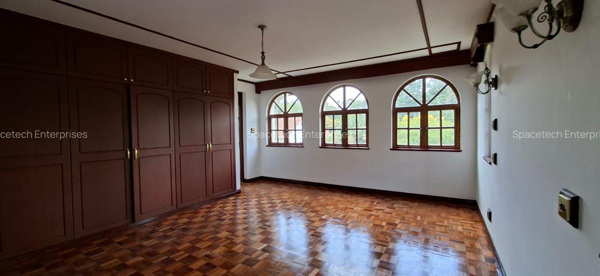 4 Bed Townhouse with En Suite in Lavington - 12