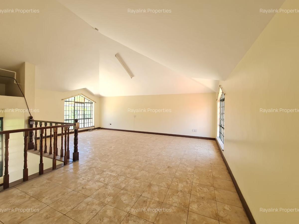 4 Bed Townhouse with En Suite at Spring Valley - 19
