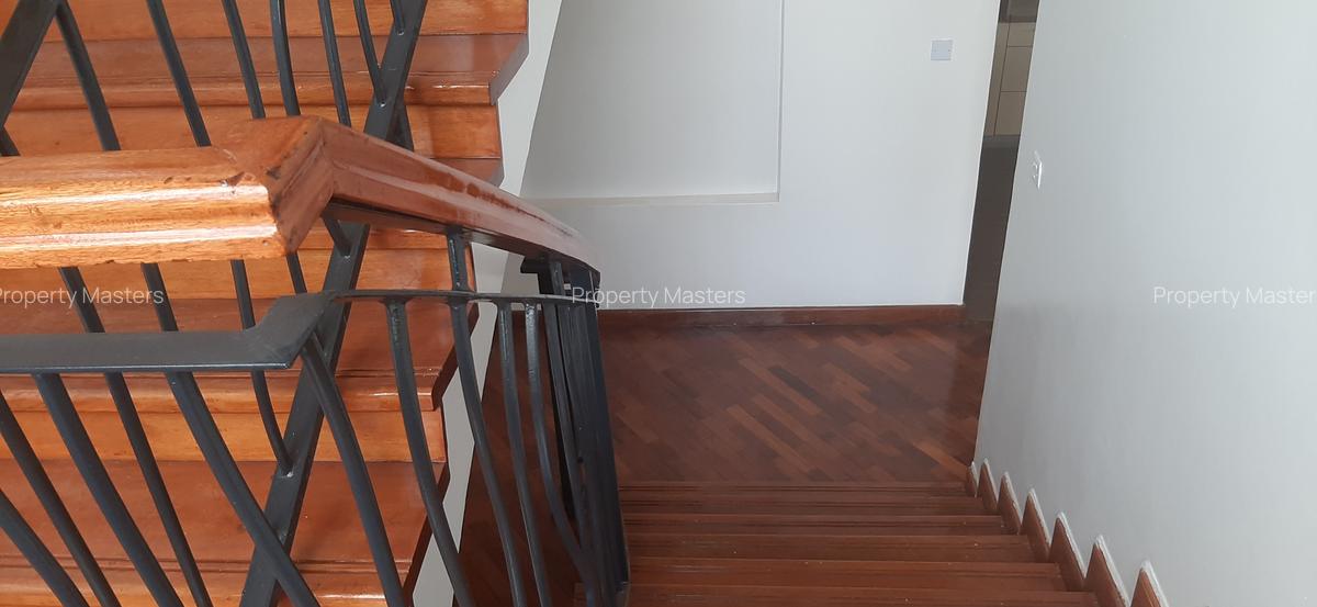 4 Bed Villa with En Suite at Ridgeways - 14