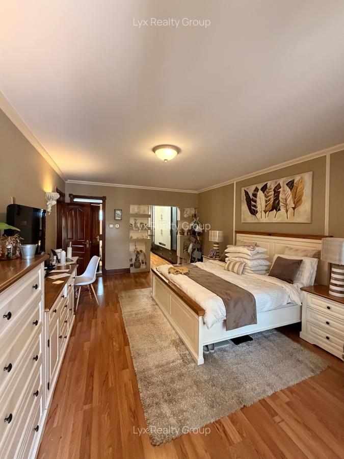 5 Bed Townhouse with En Suite in Westlands Area - 15