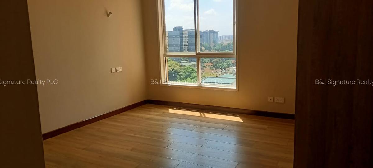 3 Bed Apartment with En Suite in Riverside - 9