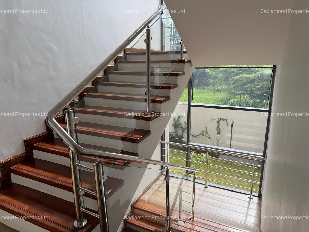 6 Bed Villa with En Suite in Lavington - 7