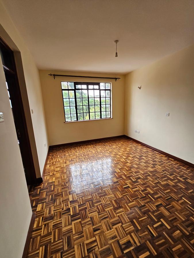 3 Bed Apartment with En Suite at Lavington - 10