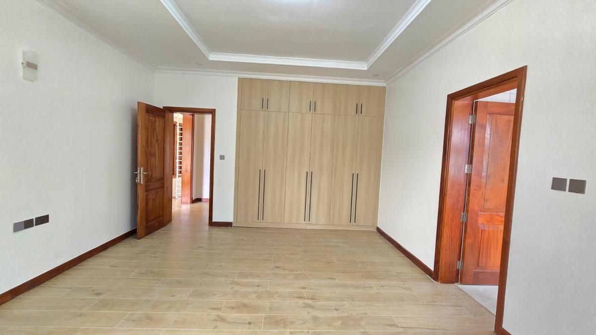 4 Bed House with En Suite in Karen - 3