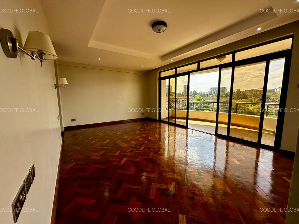 4 Bed Apartment with En Suite at Riverside - 8