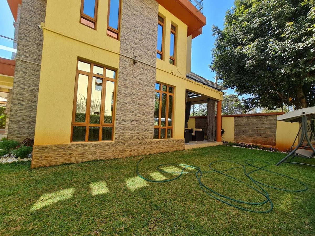 5 Bed Townhouse with En Suite at Lavington - 2