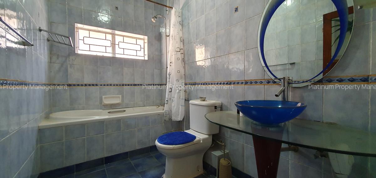 4 Bed Apartment with En Suite in Parklands - 17