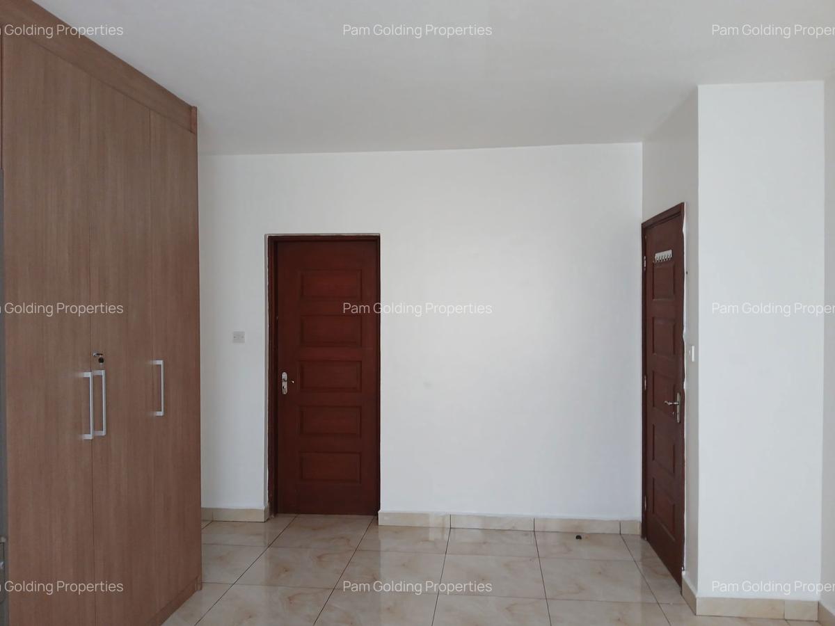 3 Bed Apartment with En Suite in Parklands - 15