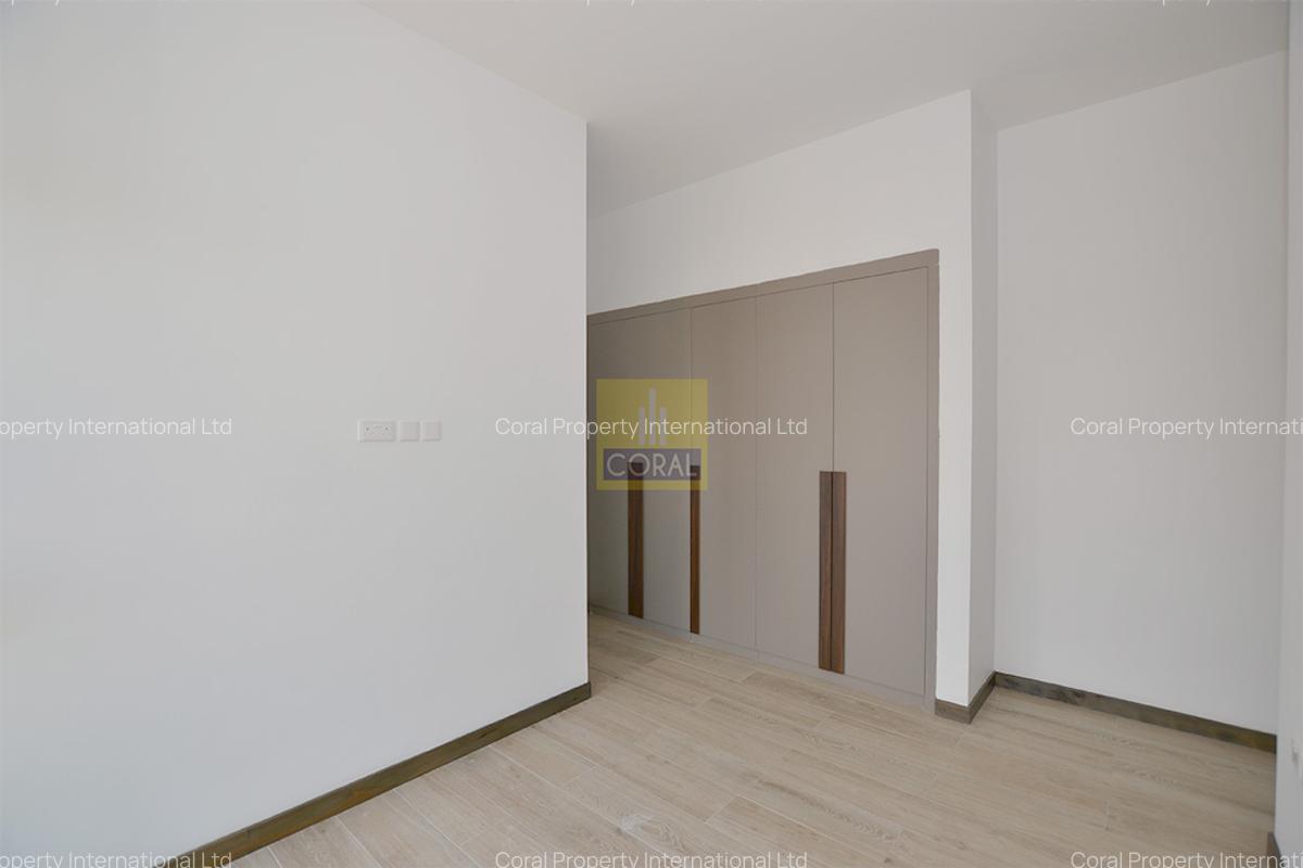 3 Bed Apartment with Swimming Pool in Rosslyn - 15