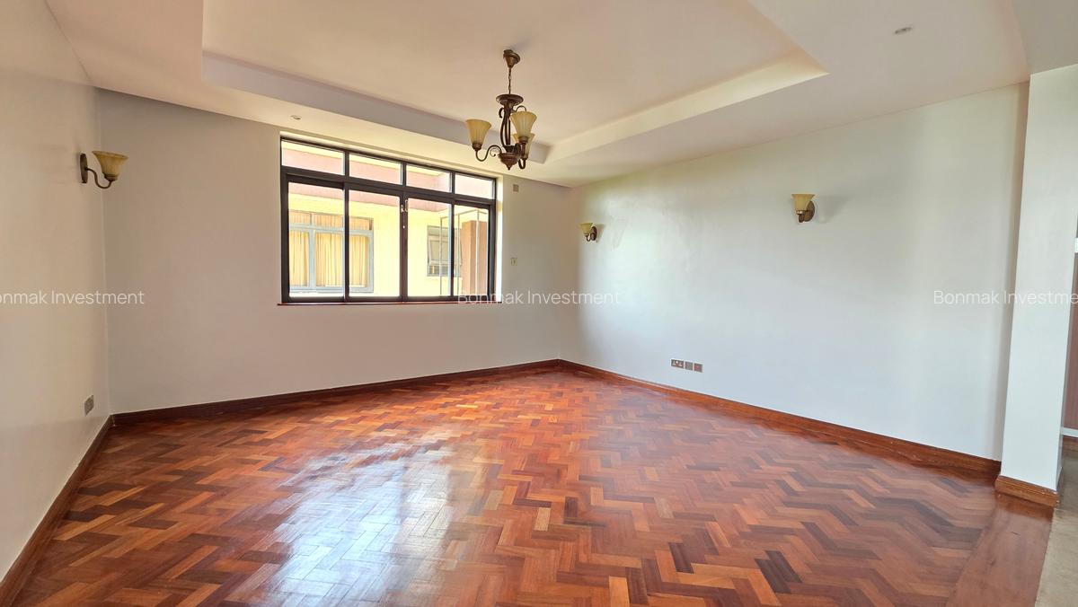 4 Bed Apartment with En Suite at Riverside Drive - 9