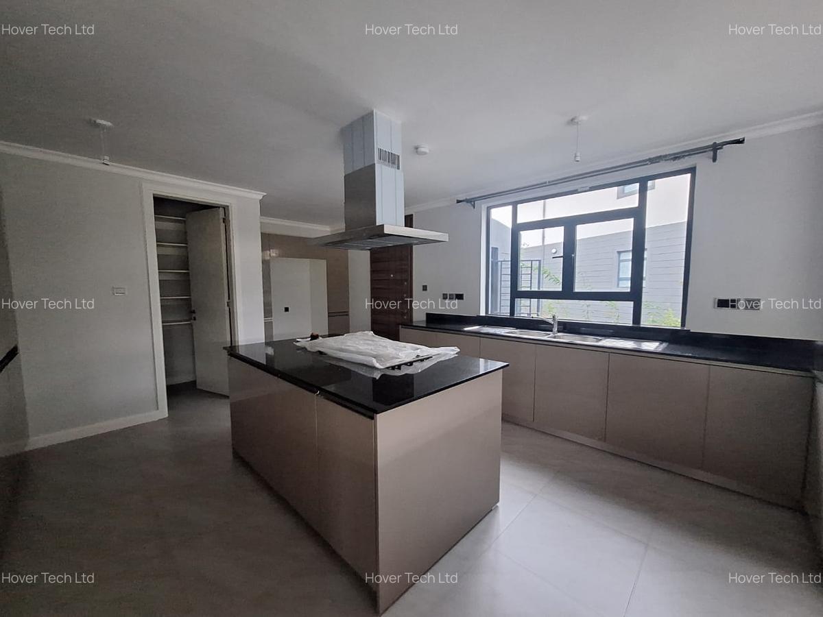 5 Bed Townhouse with En Suite in Runda - 18