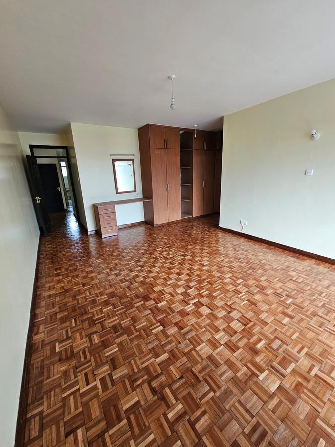 3 Bed Apartment with En Suite at Lavington - 3