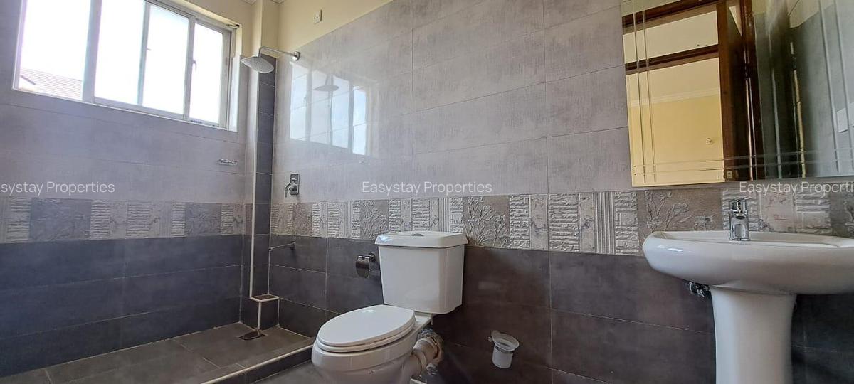 5 Bed Townhouse with En Suite in Kyuna - 4