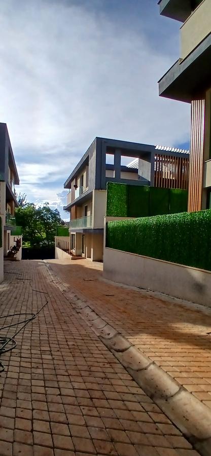 5 Bed Townhouse with En Suite at Chalbi Drive - 1