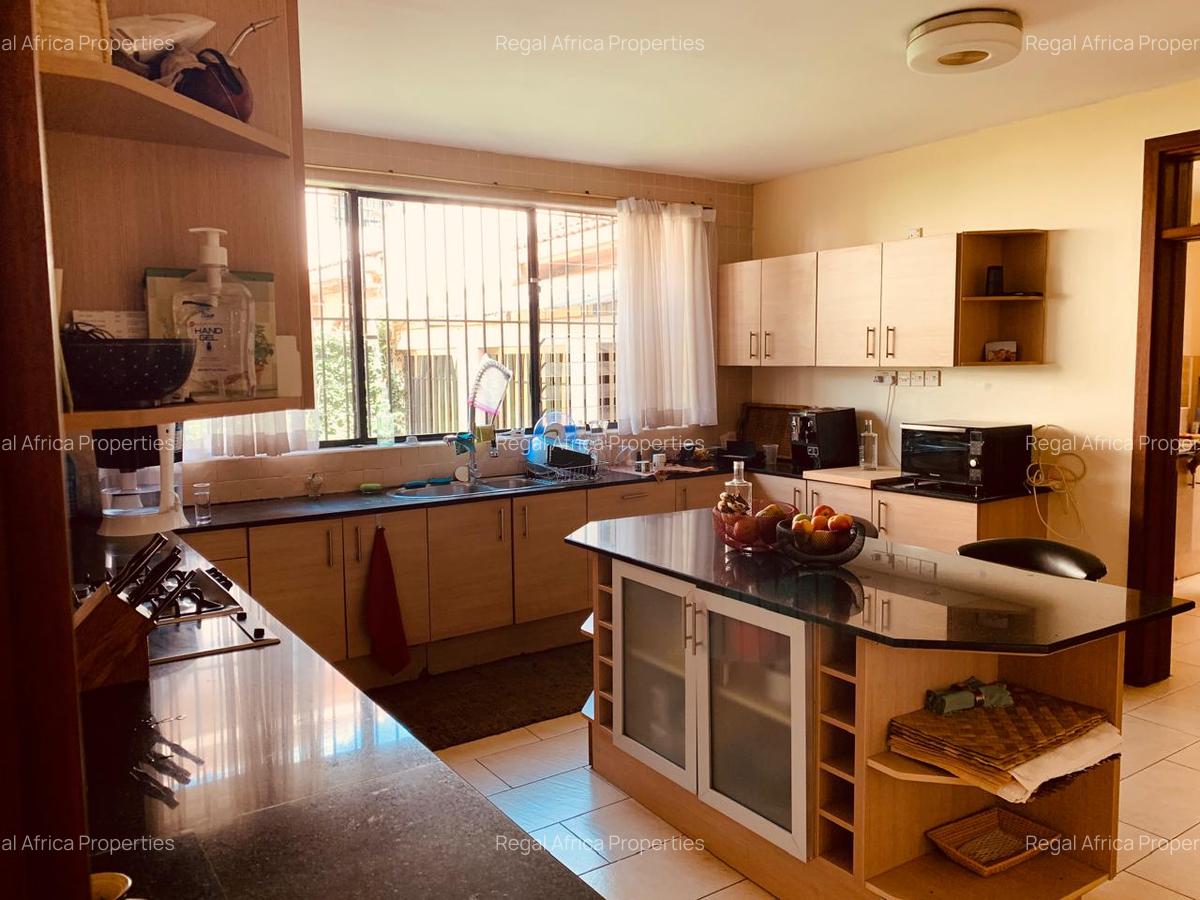 4 Bed Townhouse with En Suite at Lavington - 4