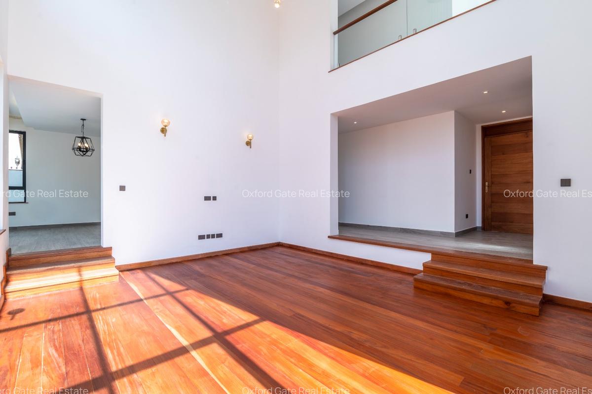 5 Bed Townhouse with En Suite at Lavington - 3