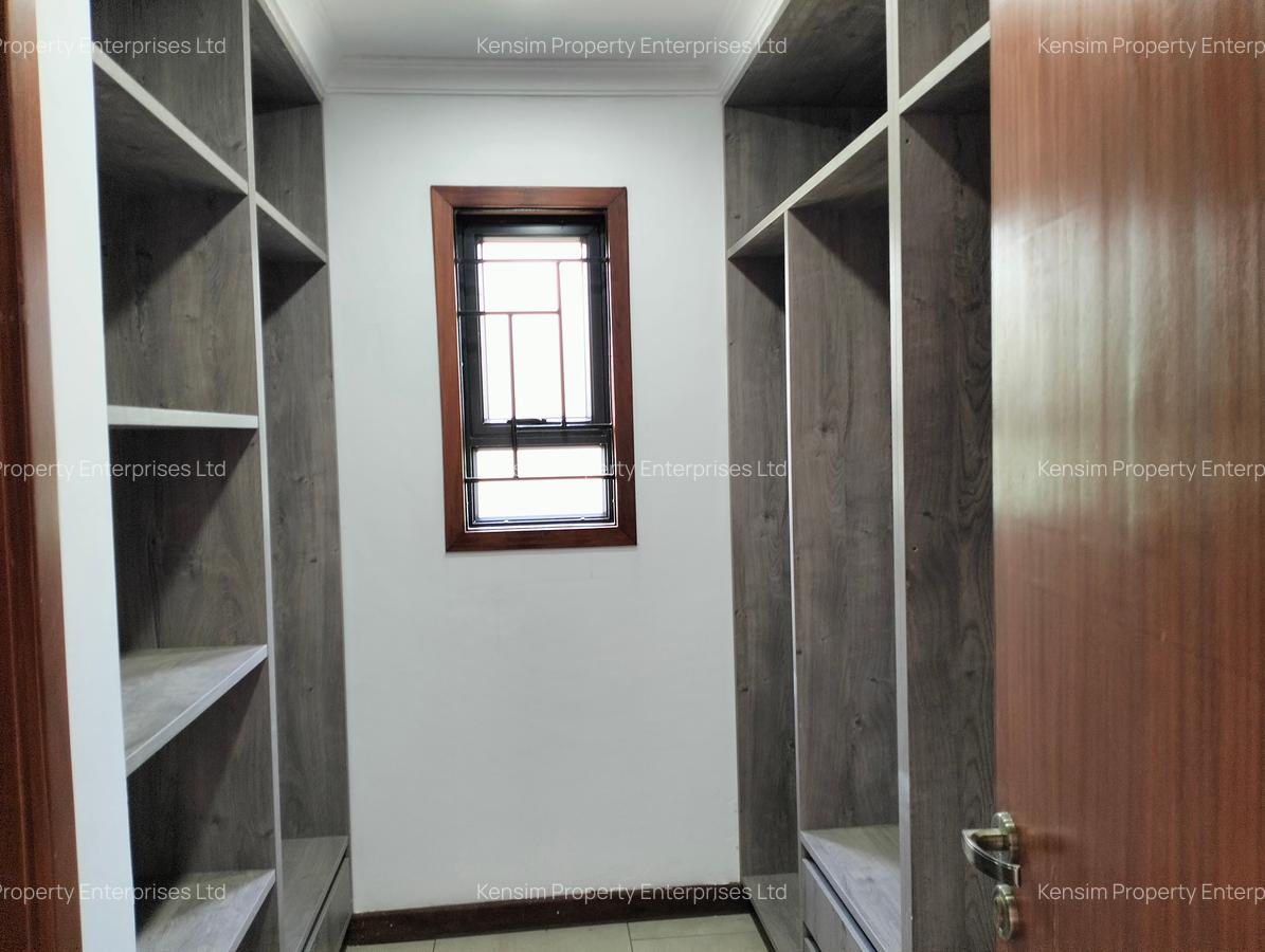 6 Bed Townhouse with En Suite in Lavington - 2