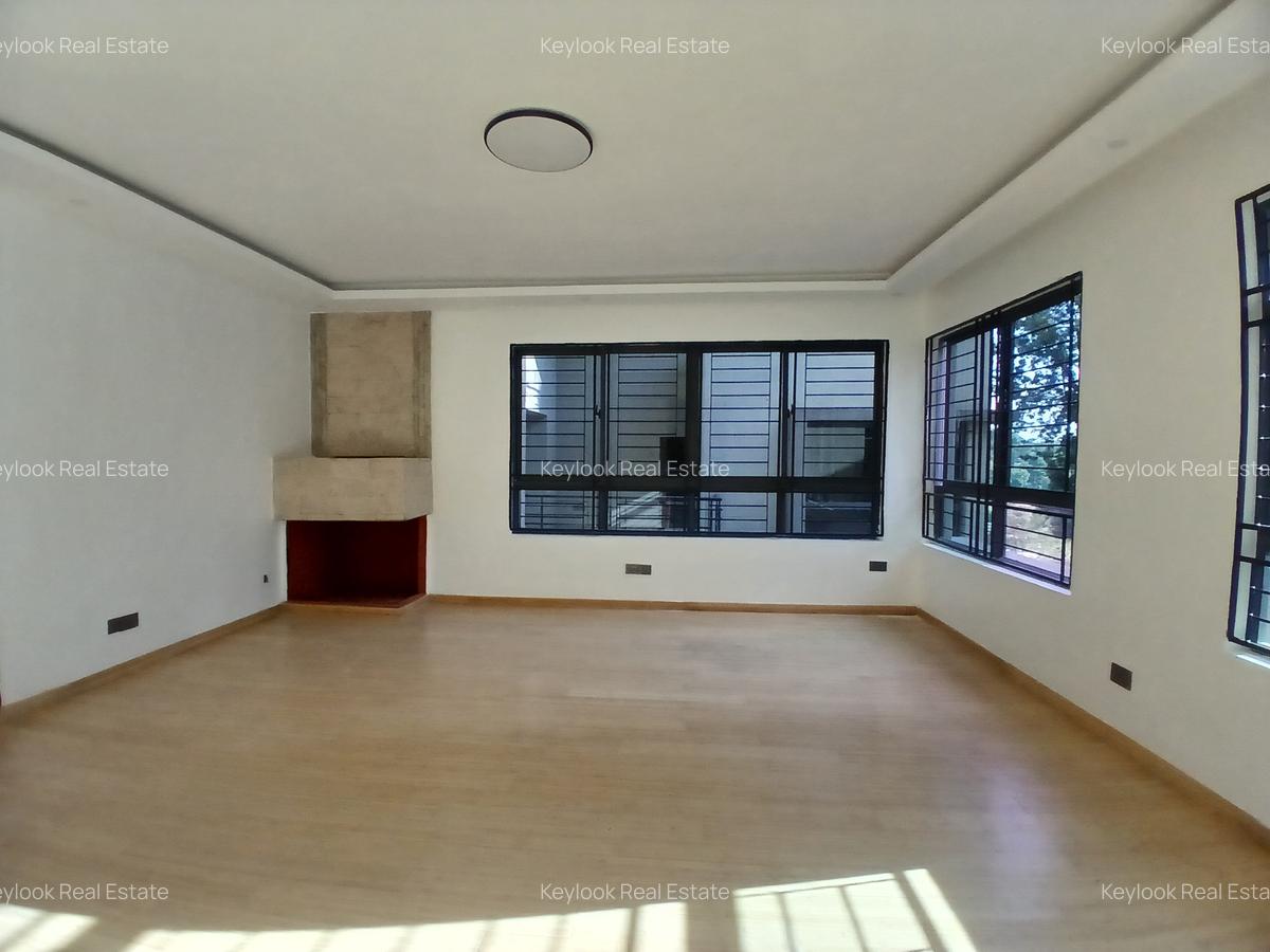 5 Bed Townhouse with En Suite at Lavington Green - 3