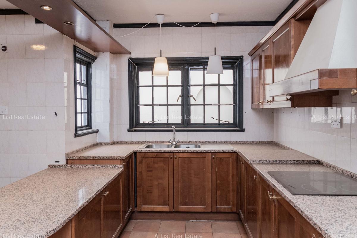 4 Bed Villa with En Suite at Riverside - 18