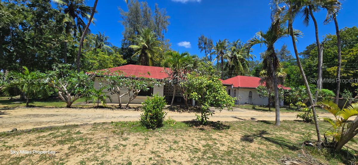 6 Bed Villa with En Suite at Aloo Drive Residence - 3