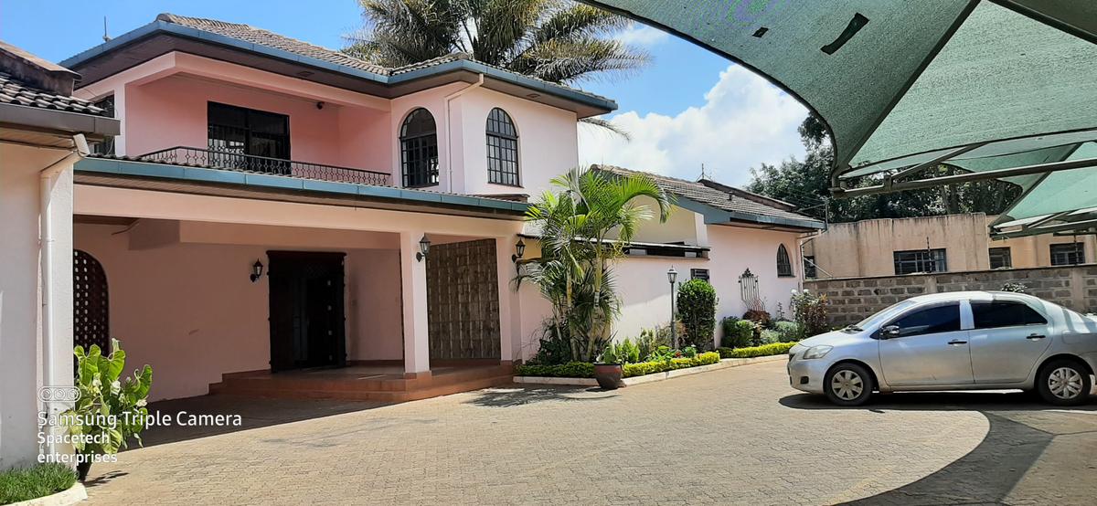 4 Bed Townhouse with En Suite in Lavington - 2