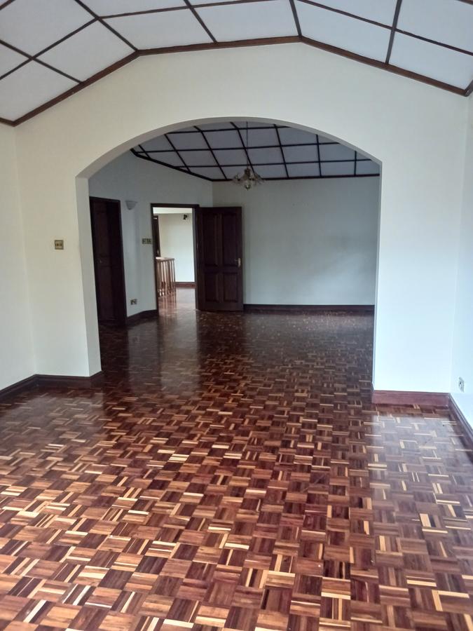 6 Bed Townhouse with En Suite at Lavington - 7