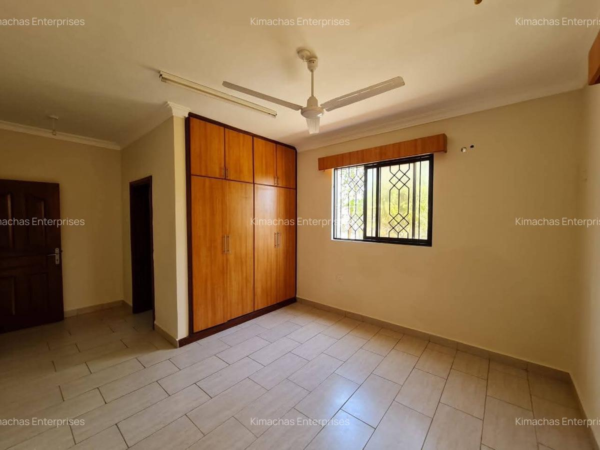 3 Bed Apartment with En Suite at Moyne Drive - 13