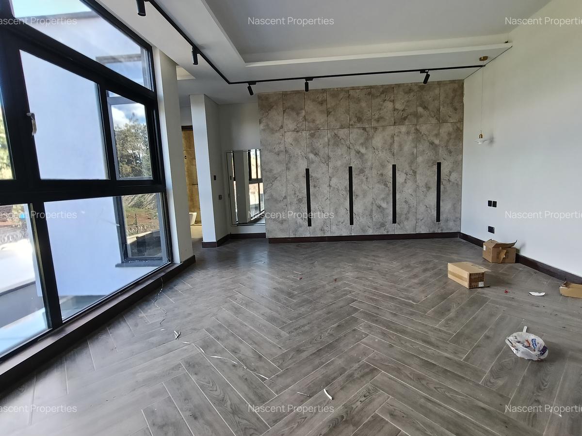 5 Bed House with En Suite in Nyari - 11