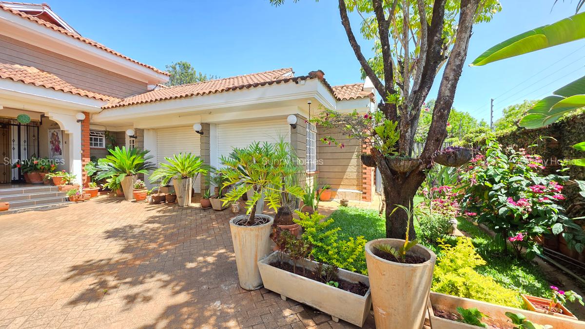 3 Bed Townhouse with En Suite at Old Runda - 1