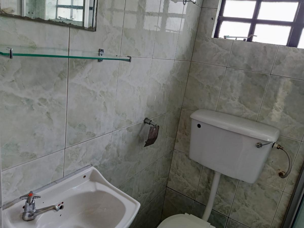 1 Bed House with En Suite in Lavington - 6