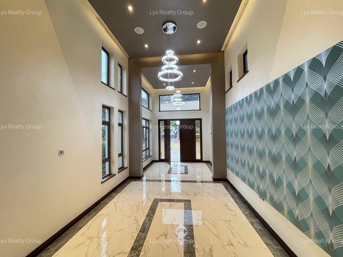 5 Bed Villa with En Suite in Spring Valley - 1