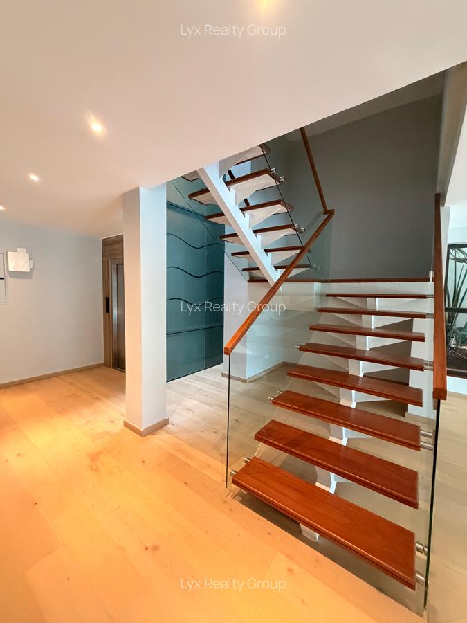 4 Bed Villa with En Suite in Spring Valley - 6