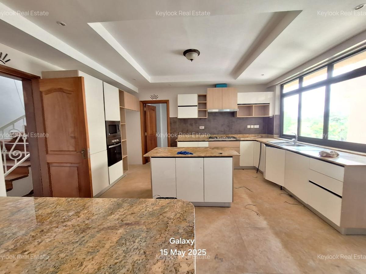 4 Bed Apartment with En Suite at Riverside Drive - 2