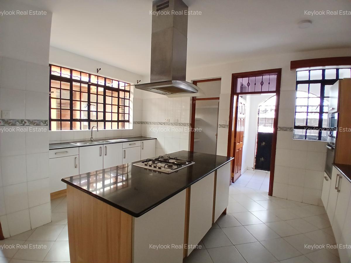 5 Bed Townhouse with En Suite at Lavington - 9