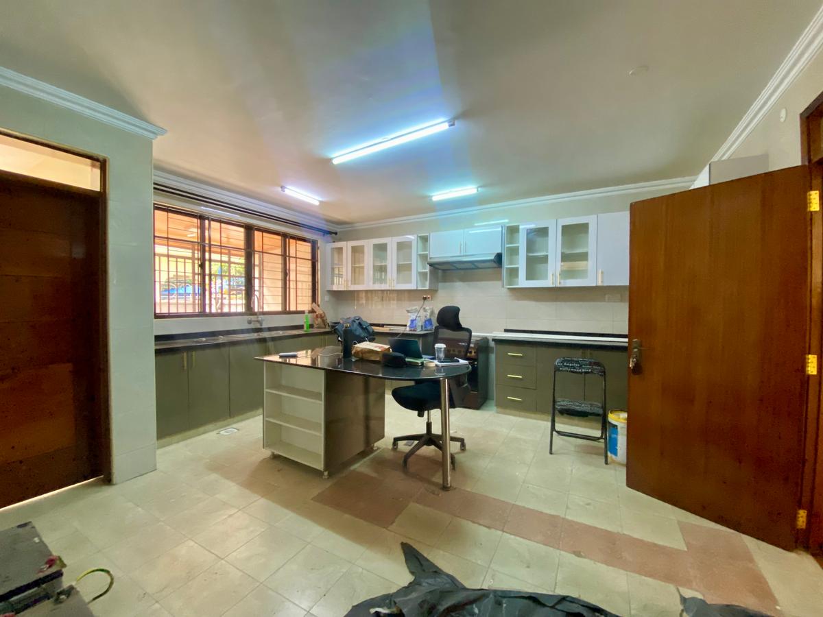 5 Bed Townhouse with En Suite in Lavington - 16