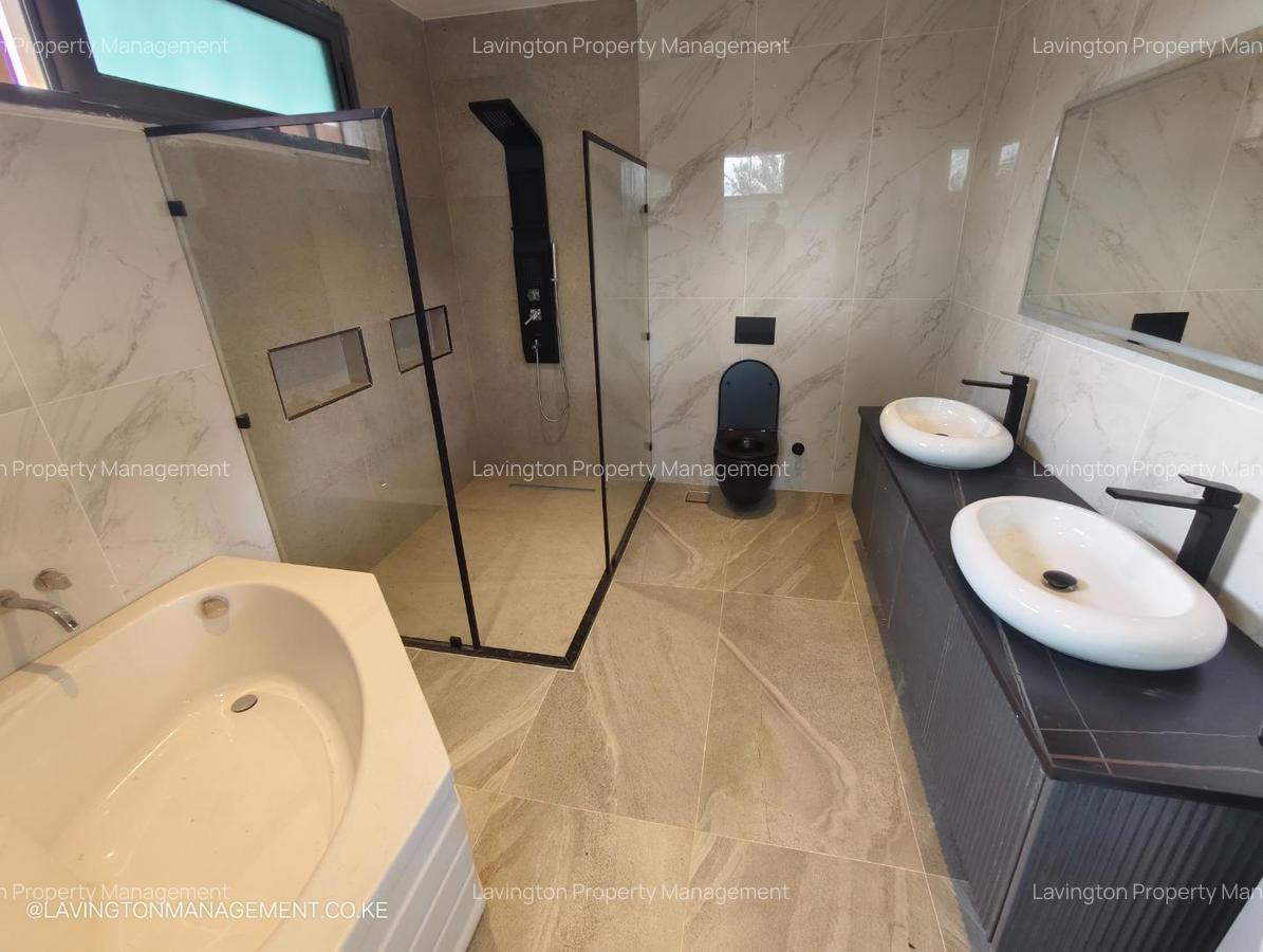 5 Bed Villa with En Suite at Lavington Green - 19