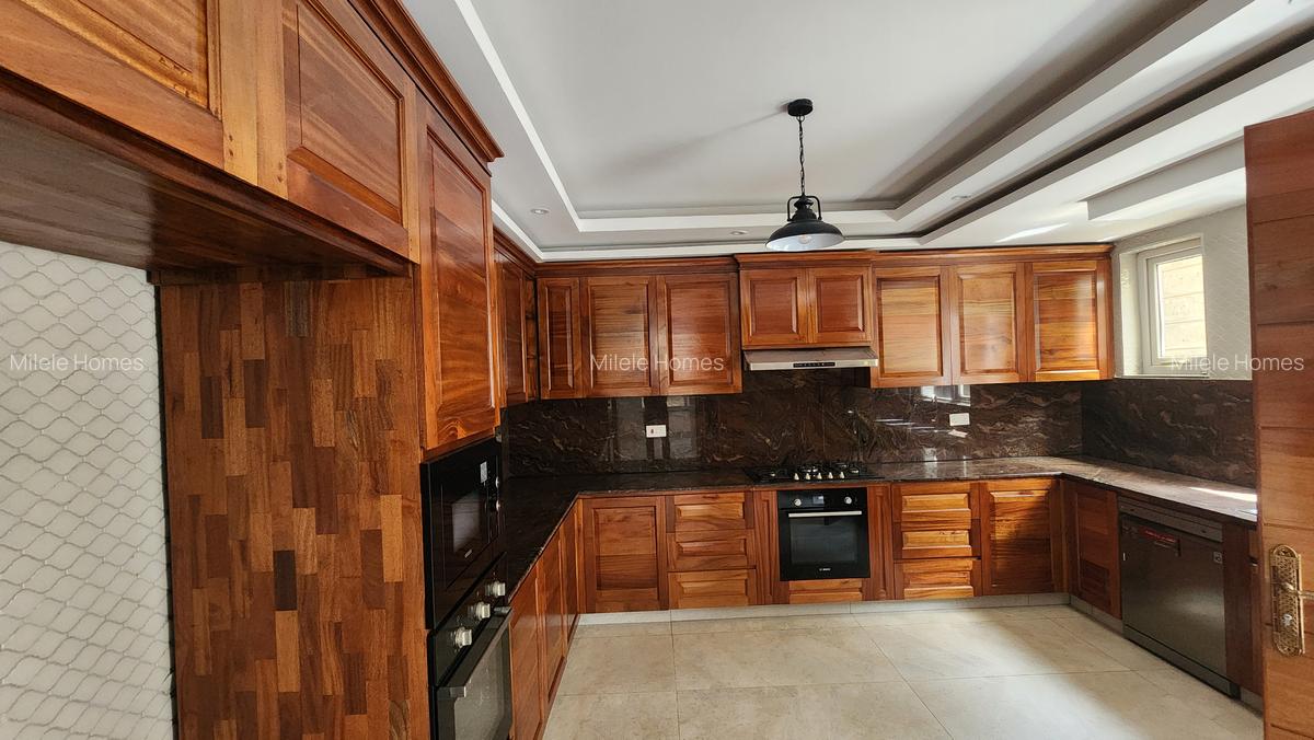 5 Bed Townhouse with En Suite at Njumbi Road - 6