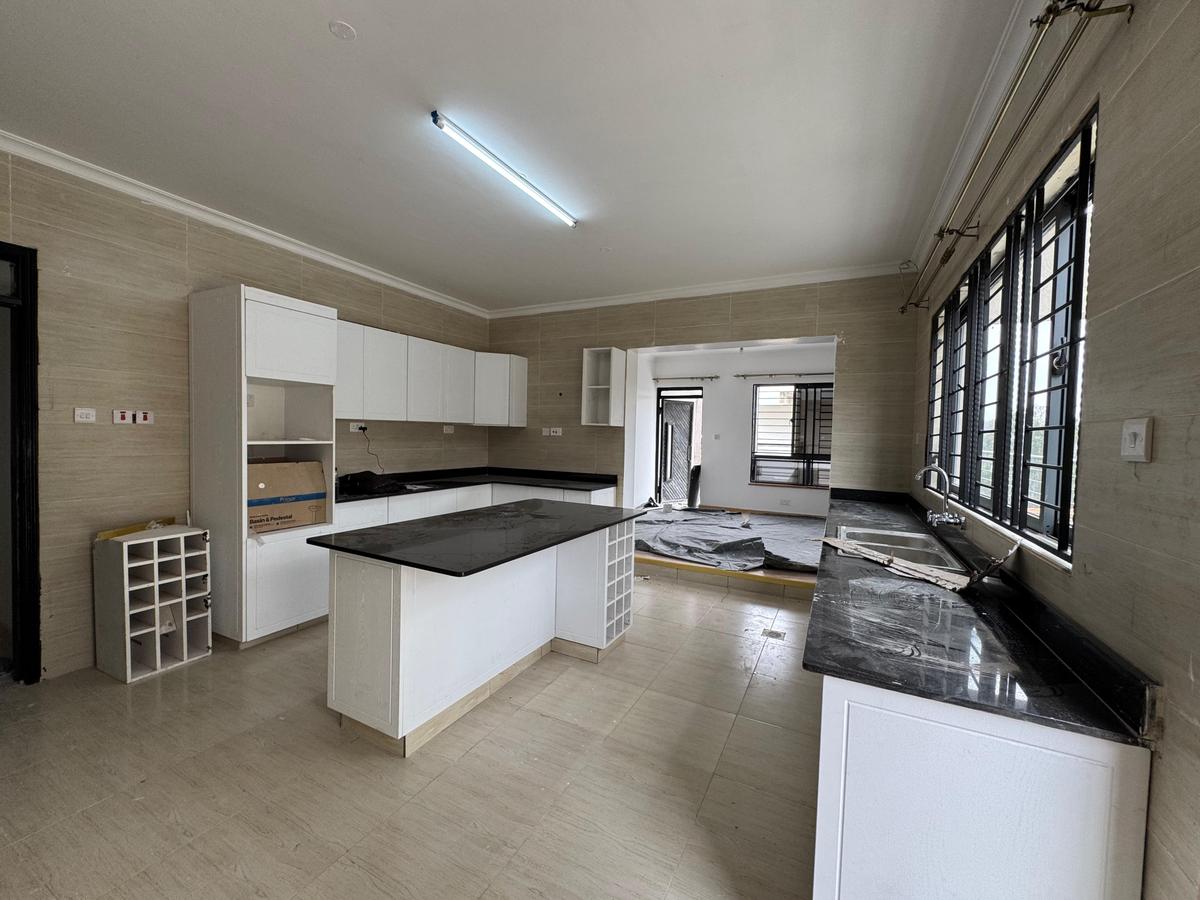 5 Bed Townhouse with En Suite in Lavington - 16