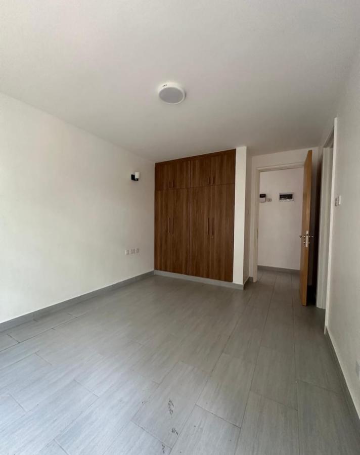 2 Bed Apartment with En Suite at Lavington - 4