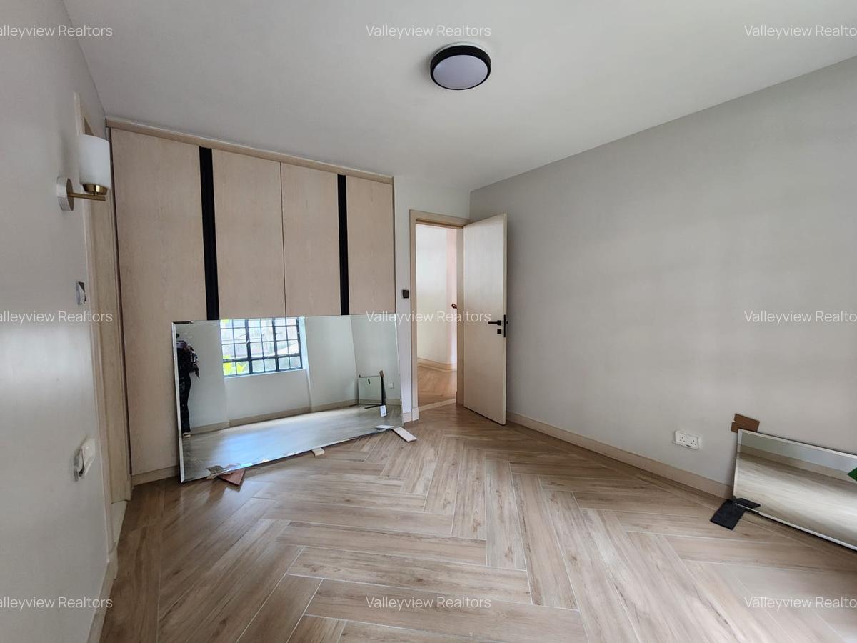 7 Bed Townhouse with En Suite at Lavington - 3