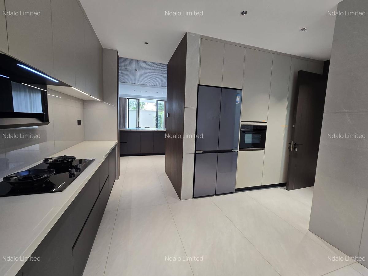 5 Bed Townhouse with En Suite at Lavington - 8
