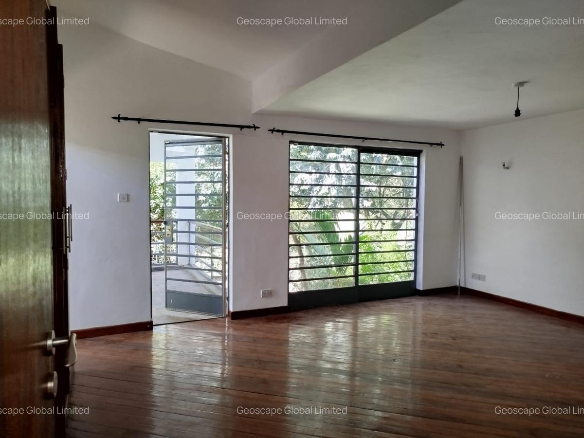 4 Bed House with En Suite in Lavington - 5